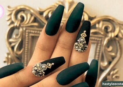Elevate Your Style with Emerald Green Nails